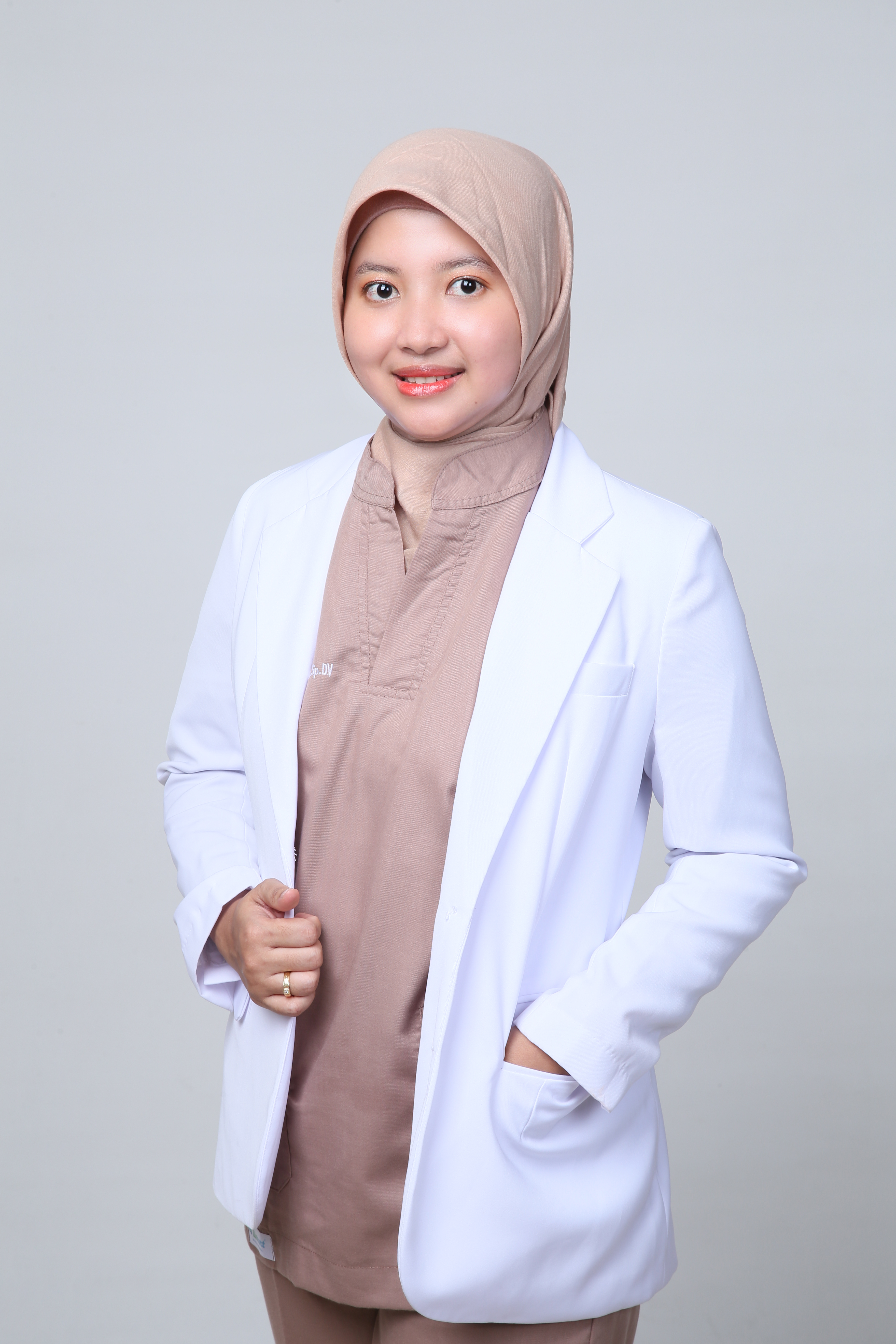 Foto Dokter dr. Putri Laksmi Karim, Sp.D.V.E